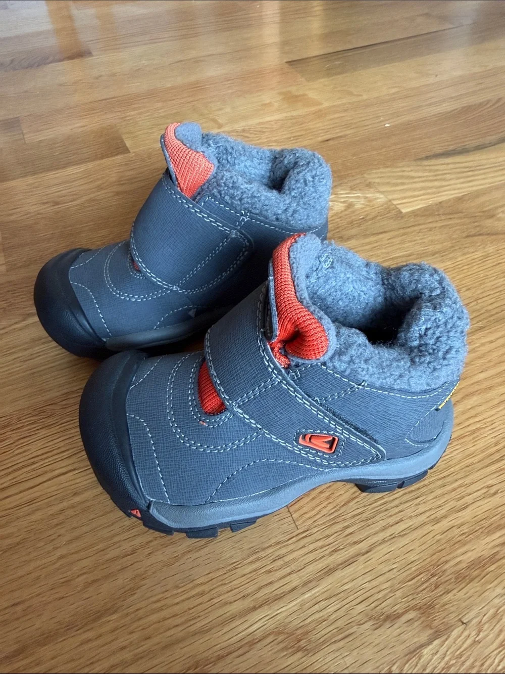 KEEN toddler waterproof boots  Like new size 8c